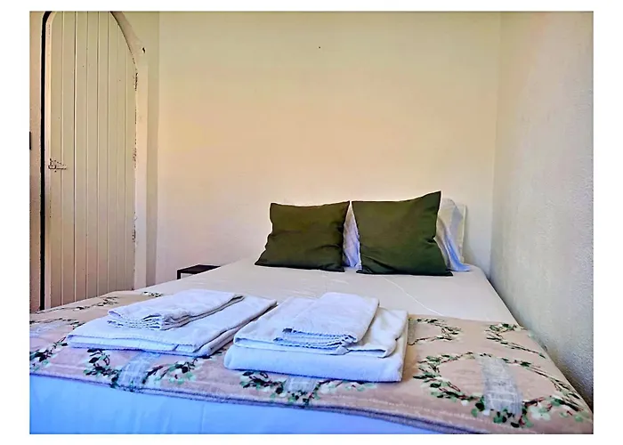 2br Near Estrela Garden Lissabon