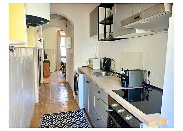 2br Near Estrela Garden Apartment