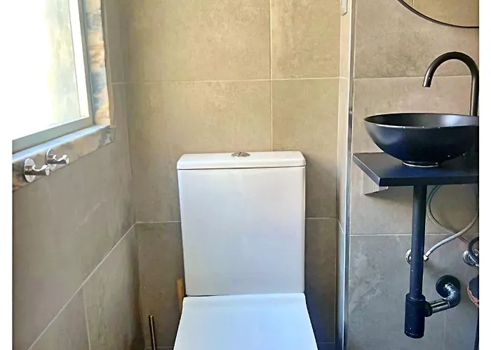 2br Near Estrela Garden Apartment Lissabon